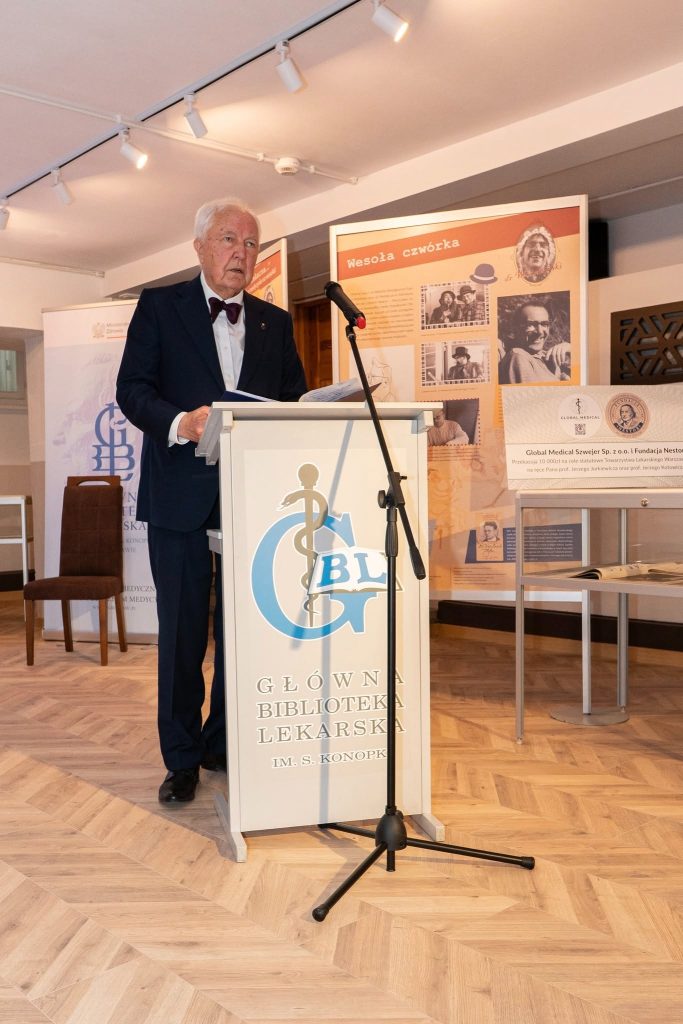 Prof. Jerzy Jurkiewicz przemawia.